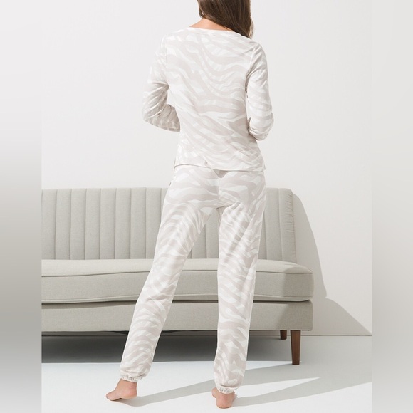 Soma WKND Sunday Lounge Set in Graceful Zebra - Picture 2 of 11